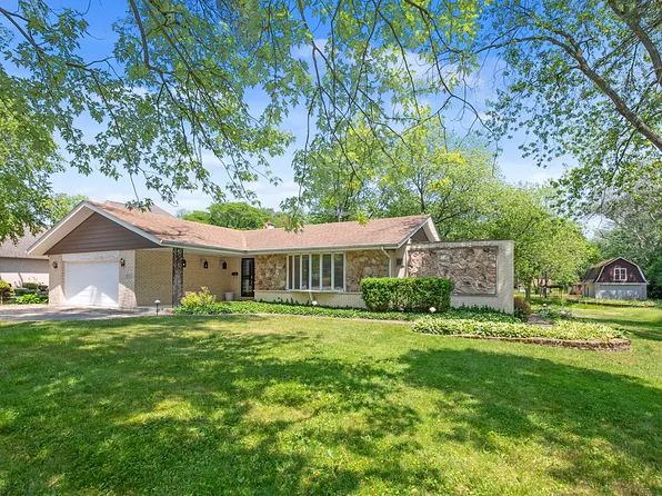 6031 Bentley Ave, Willowbrook, IL 60527