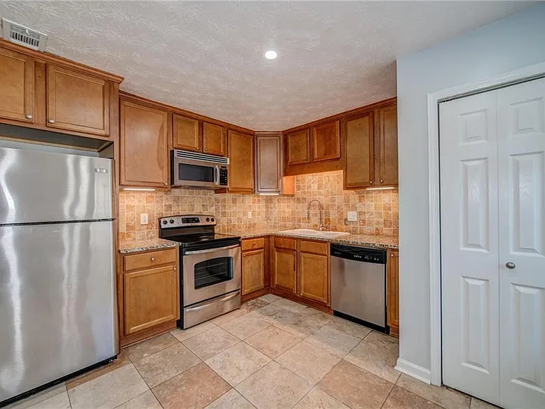280 Winding River Dr #B — Photo 10