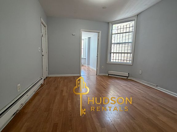 5th image of 117 Grant Ave APT 3L