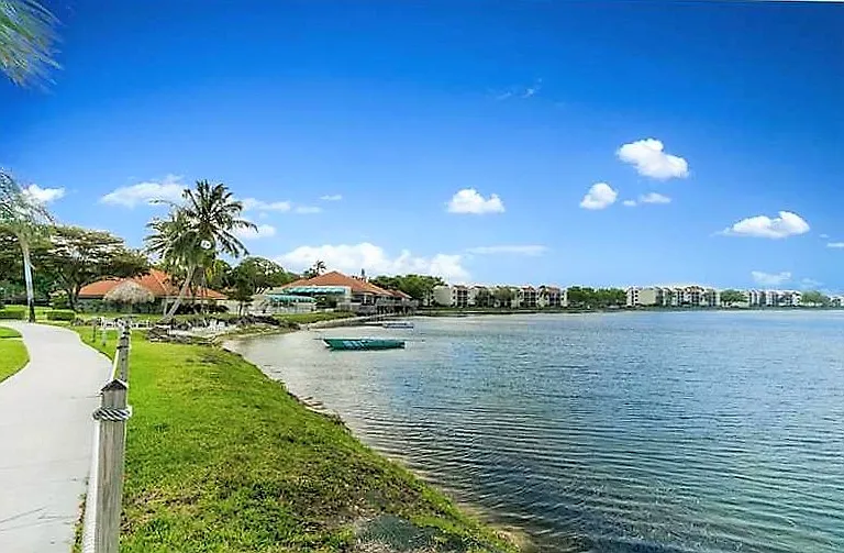 109 Lake Emerald Dr #108 — Photo 40