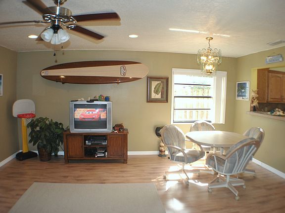 3rd image of 412 Sailfish Ave