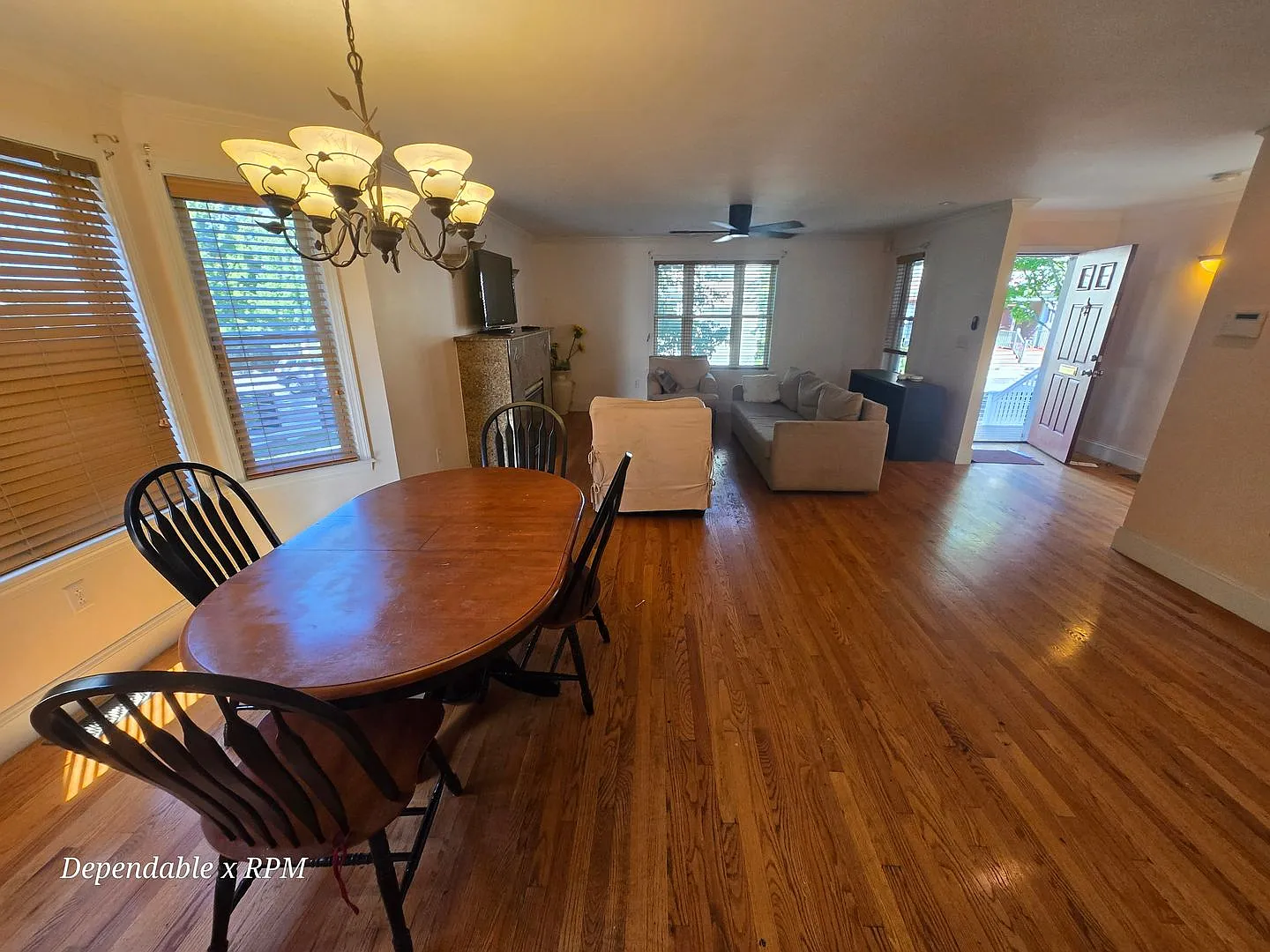 Spacious and Rare 3 Bd 2 Bath Near Fort Hill With Off Street Parking — Photo 4
