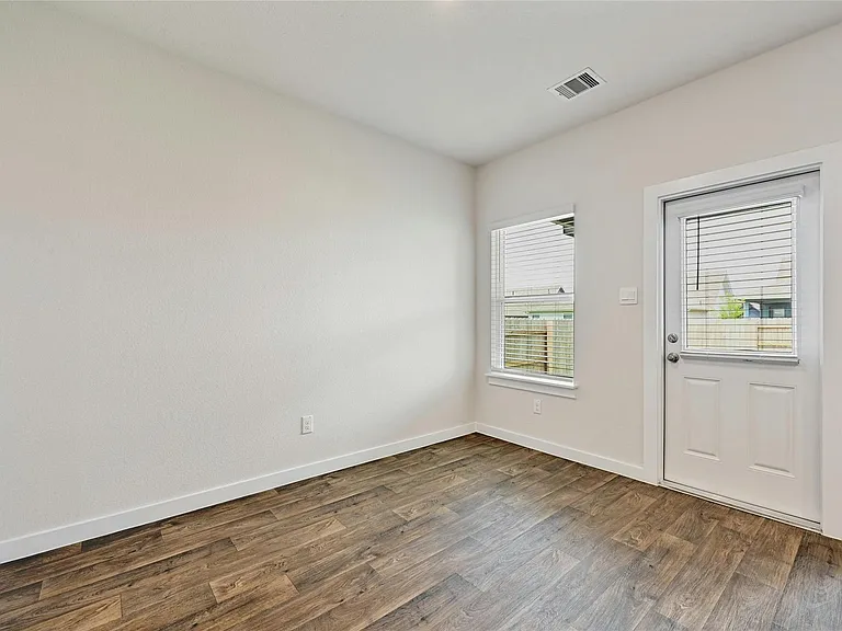 313 Merriman Rd — Photo 9