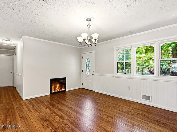 4th image of 2627 Ridgeway Road