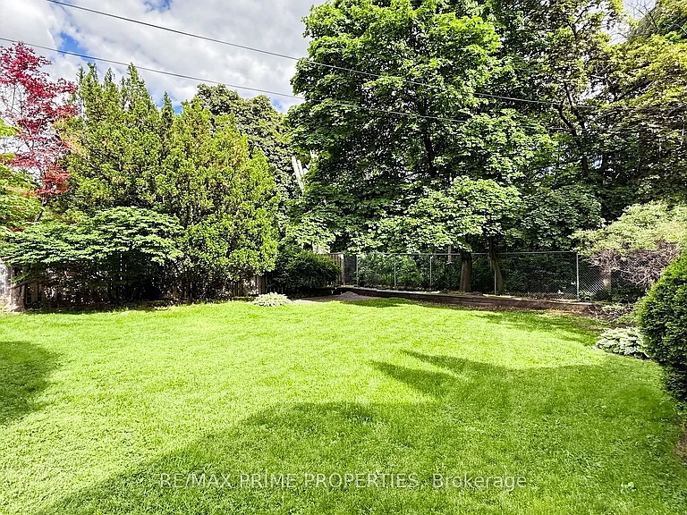 33 Irvington Cres — Photo 35