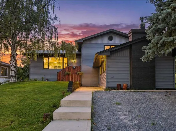67 E Flavelle Rd SE, Calgary, AB T2H 1E8