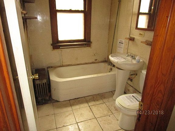 3rd image of 7120 S Rockwell St
