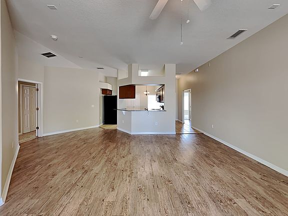 3rd image of 1853 Holton Rd
