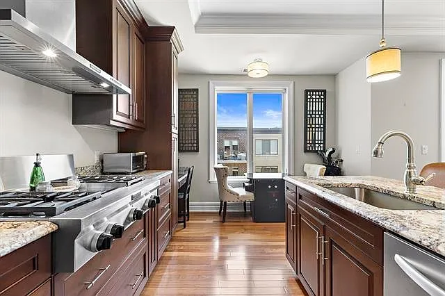 250 Henley Pl #406 — Photo 5