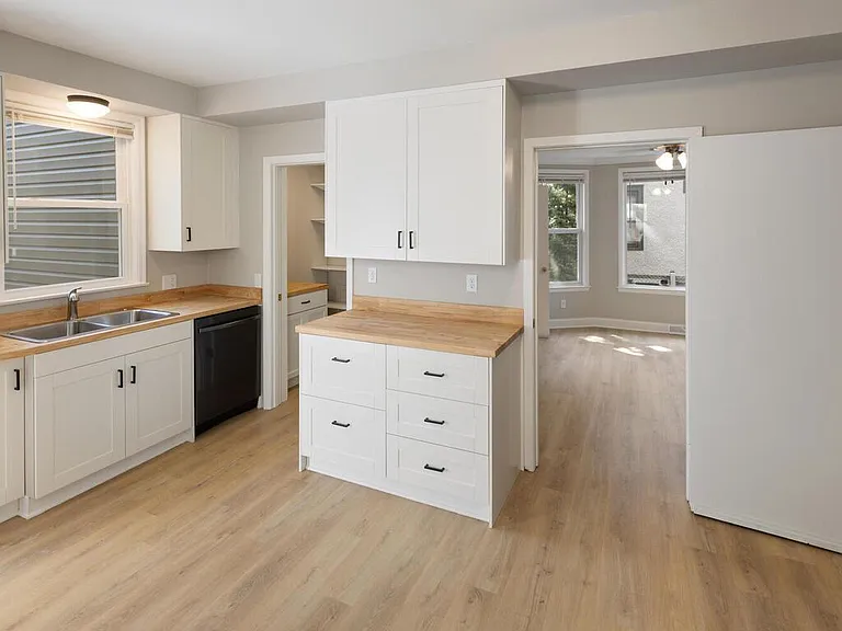 3237 Hennepin Ave — Photo 7