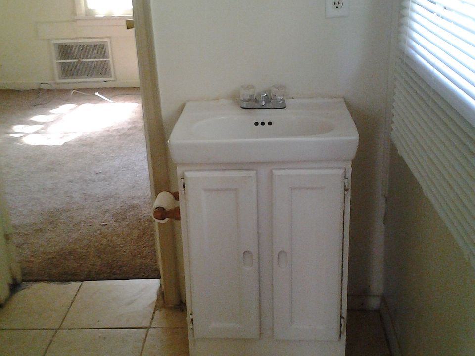 2nd image of 735 E Brookwood Dr