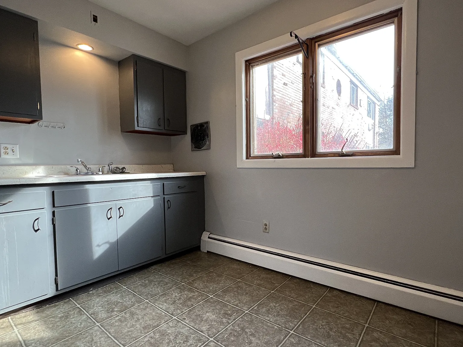 27 Tompkins Street — Photo 3