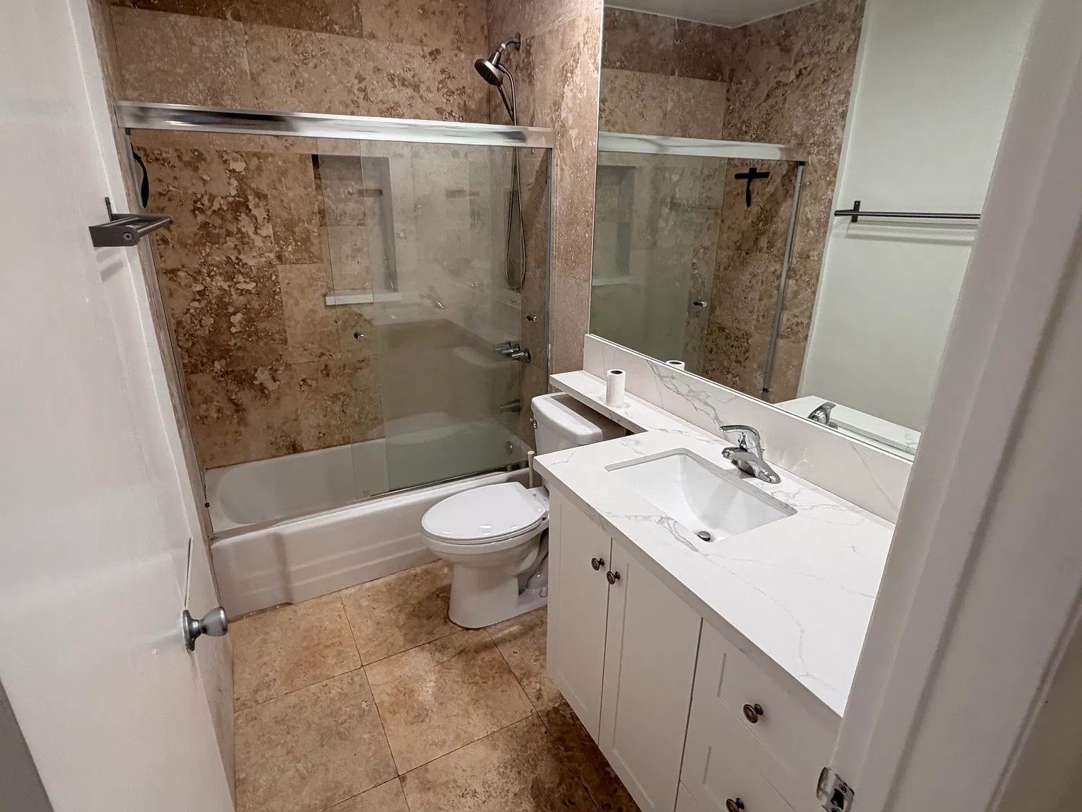 3 bed, 1500 sqft, $4,650 — Photo 3