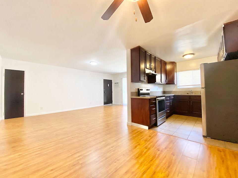 1st image of 17348 Burbank Blvd #8