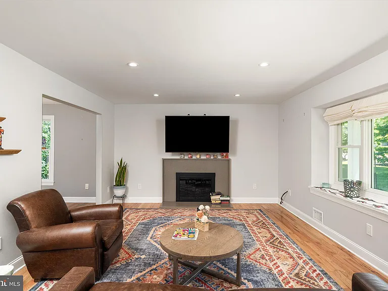 23 Linwood Cir — Photo 4