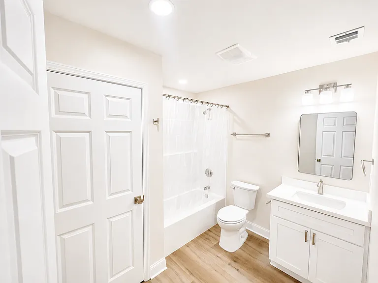1613 Demosthenes St #B — Photo 8