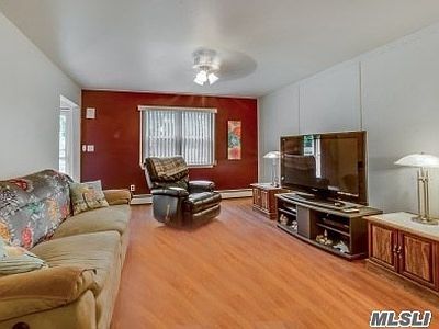 2nd image of 4 Hawthorne St