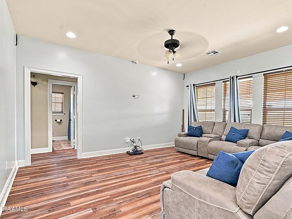 5th image of 202 Landsdowne Way