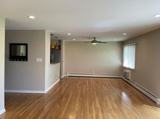 8912 Steven Dr APT 2H, Des Plaines, IL