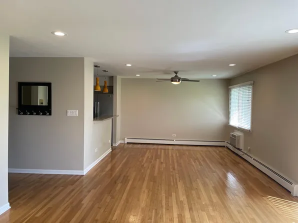 8912 Steven Dr APT 2H, Des Plaines, IL 60016