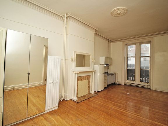 5th image of 1019 Saint Paul St #1F