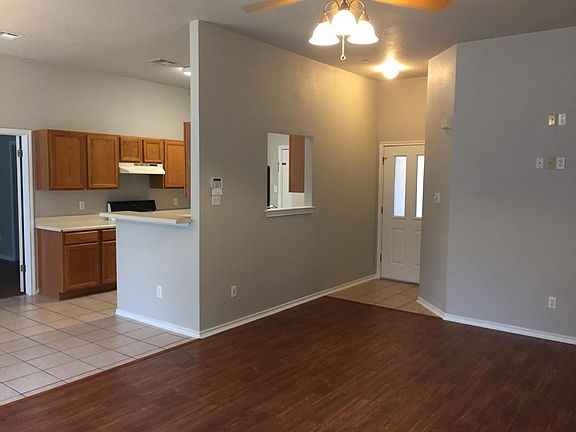 4th image of 1708 Parkwood Dr