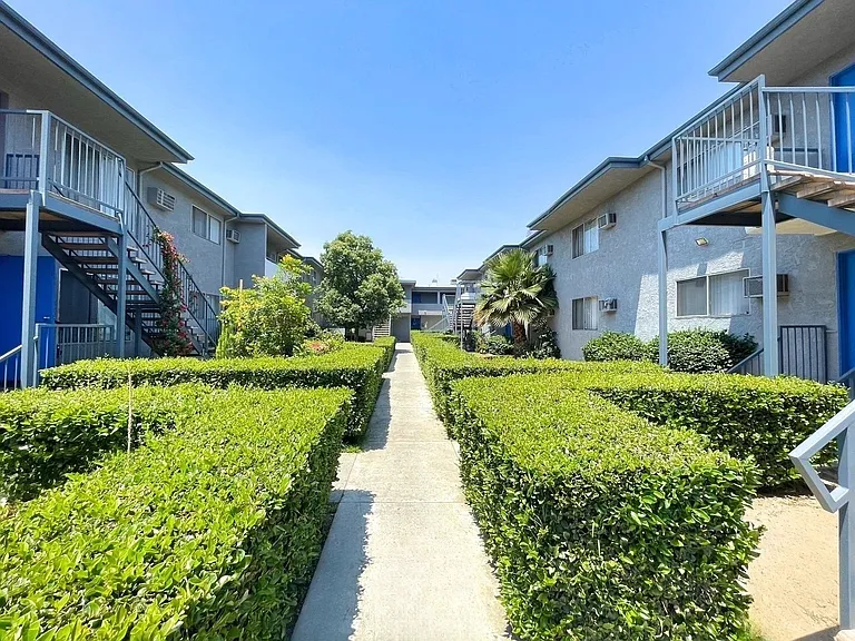 9075 Cedros Ave — Photo 7