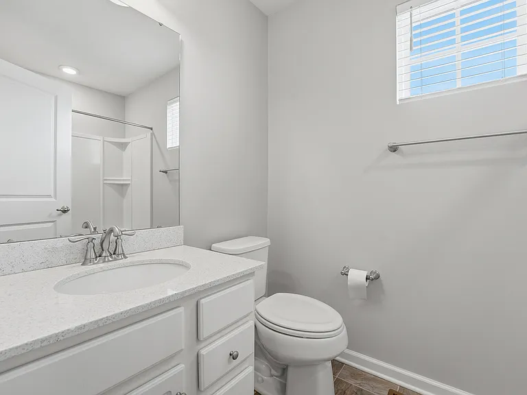 202 Pointe View Dr — Photo 2