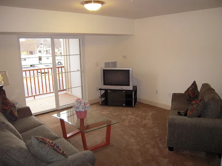 Stonybrook Apartments — Photo 6