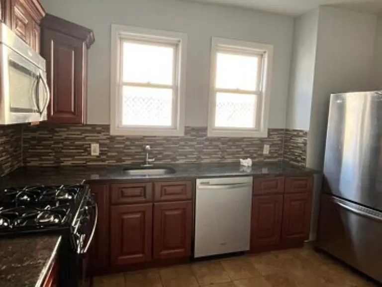 124 Warner Ave #A — Photo 2