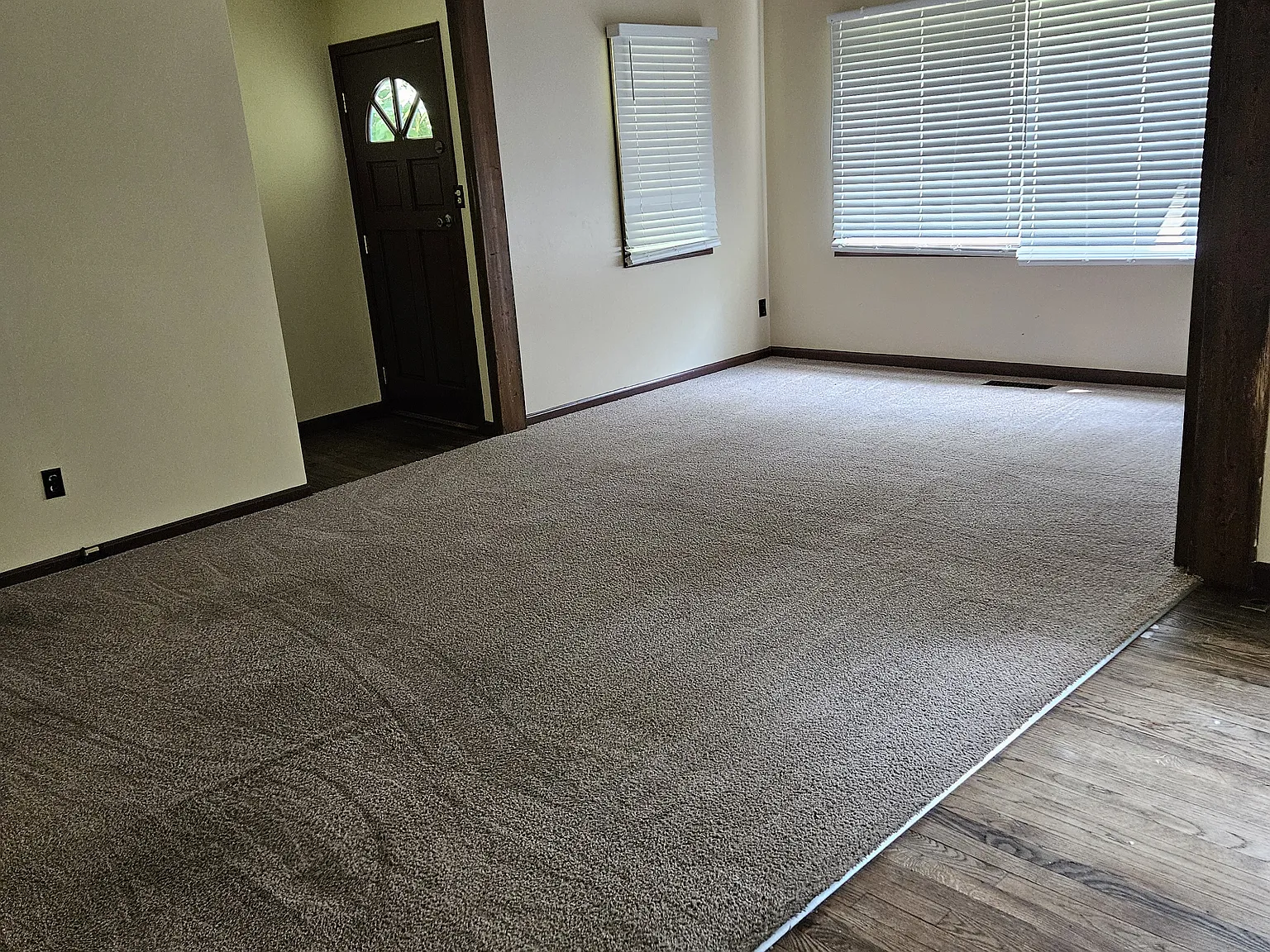 3 bed, 1056 sqft, $1,900 — Photo 2