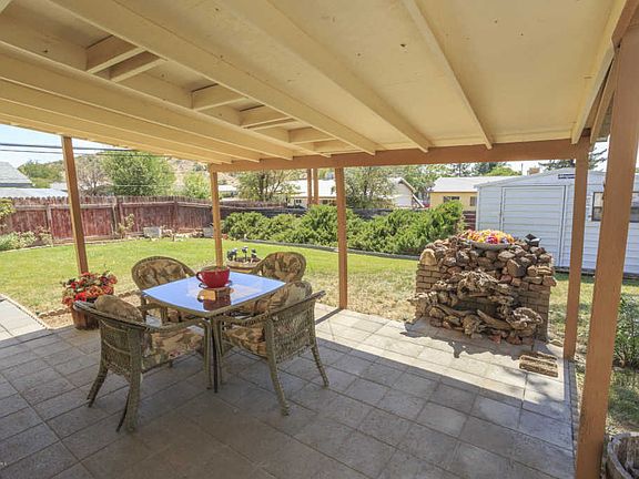 2nd image of 3909 Knollcrest Dr
