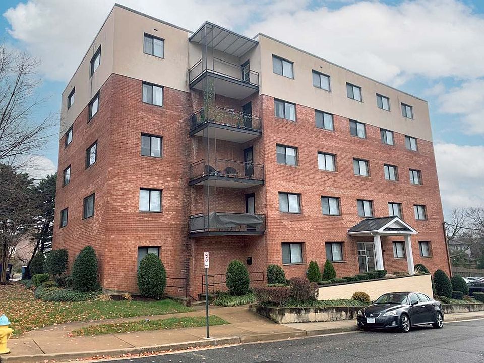 1st image of 2055 N Vermont St APT 202