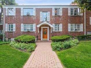 34 Nathan Hale Dr APT 68B, Huntington, NY 11743