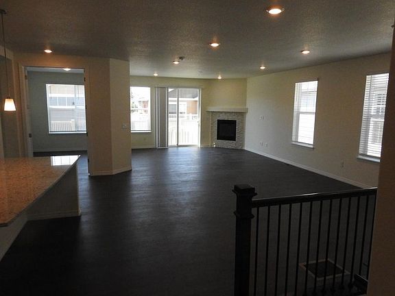 Large Great Room with Kitchen, Dining Area and Family Room