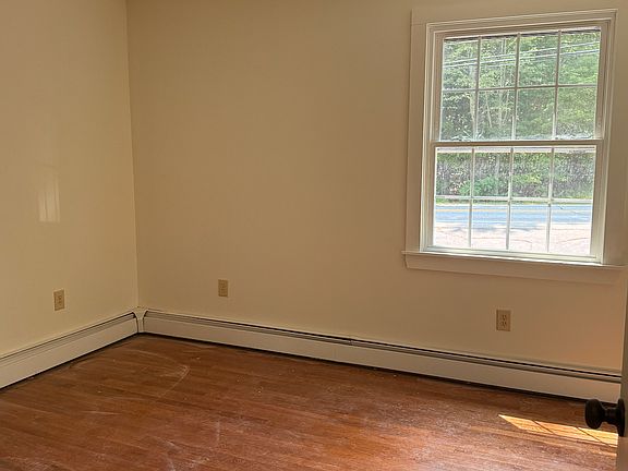 3rd image of 515 W Side Rd