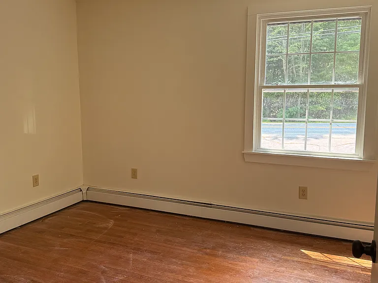 515 W Side Rd — Photo 3