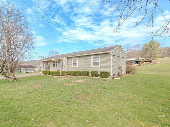 3rd image of 44518 Carbon Hill Buchtel Rd