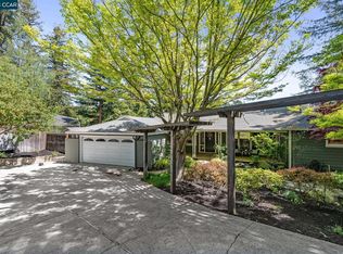 44 Valencia Rd, Orinda, CA 94563