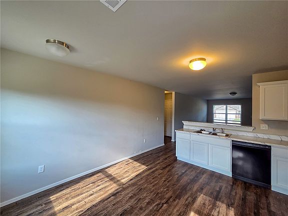 5th image of 2809 Bauer St