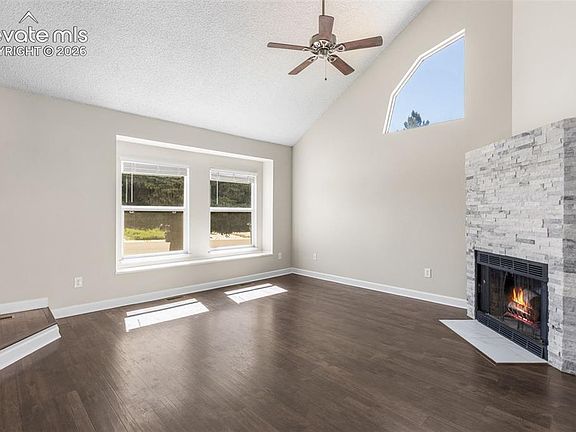 4th image of 420 Fleming St