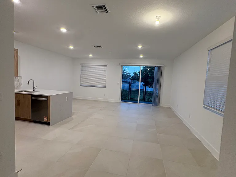 SW 2nd Cir — Photo 8