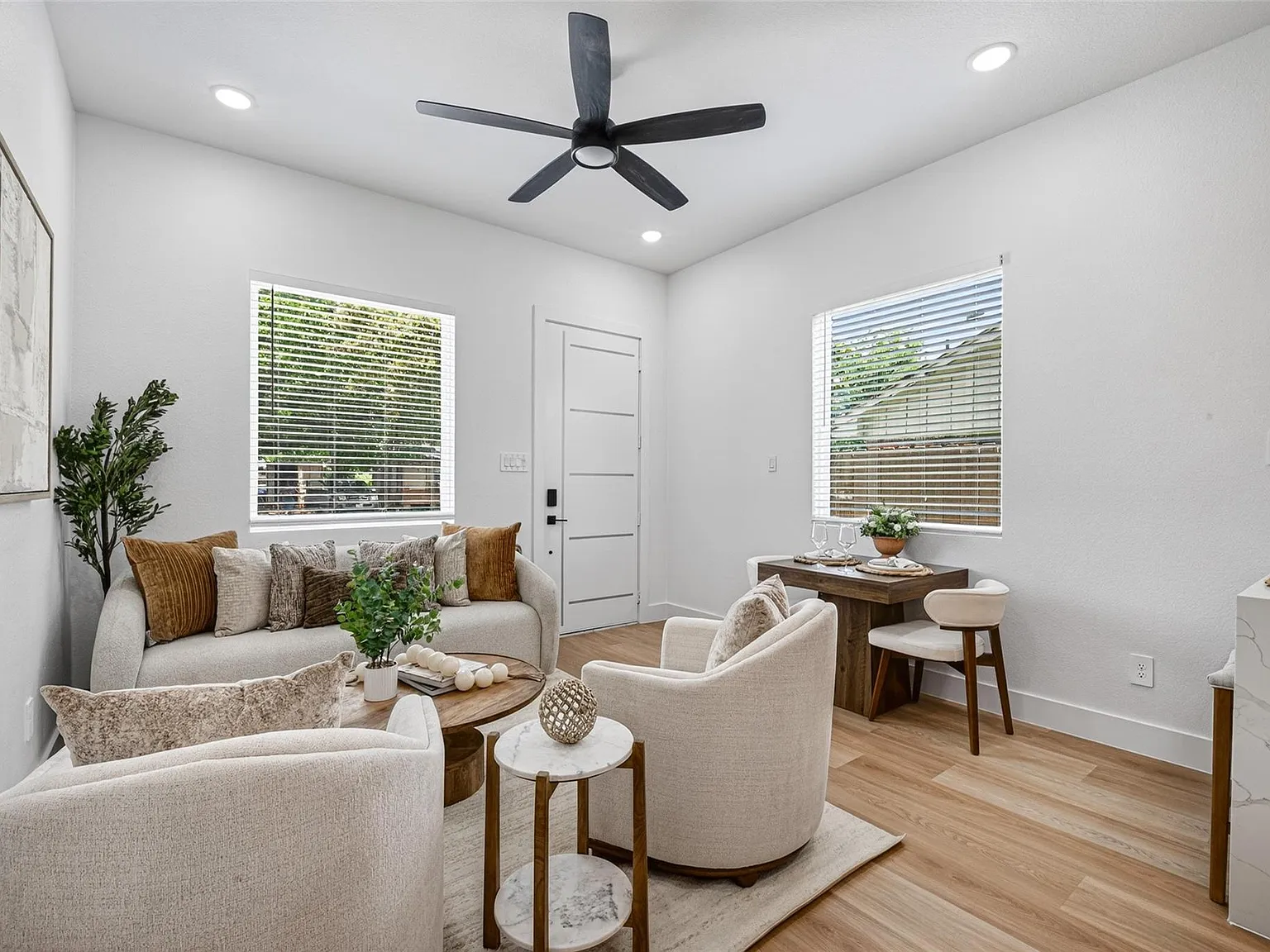 3 bed, 3.5 bath, 1332 sqft, $2,000 — Photo 4