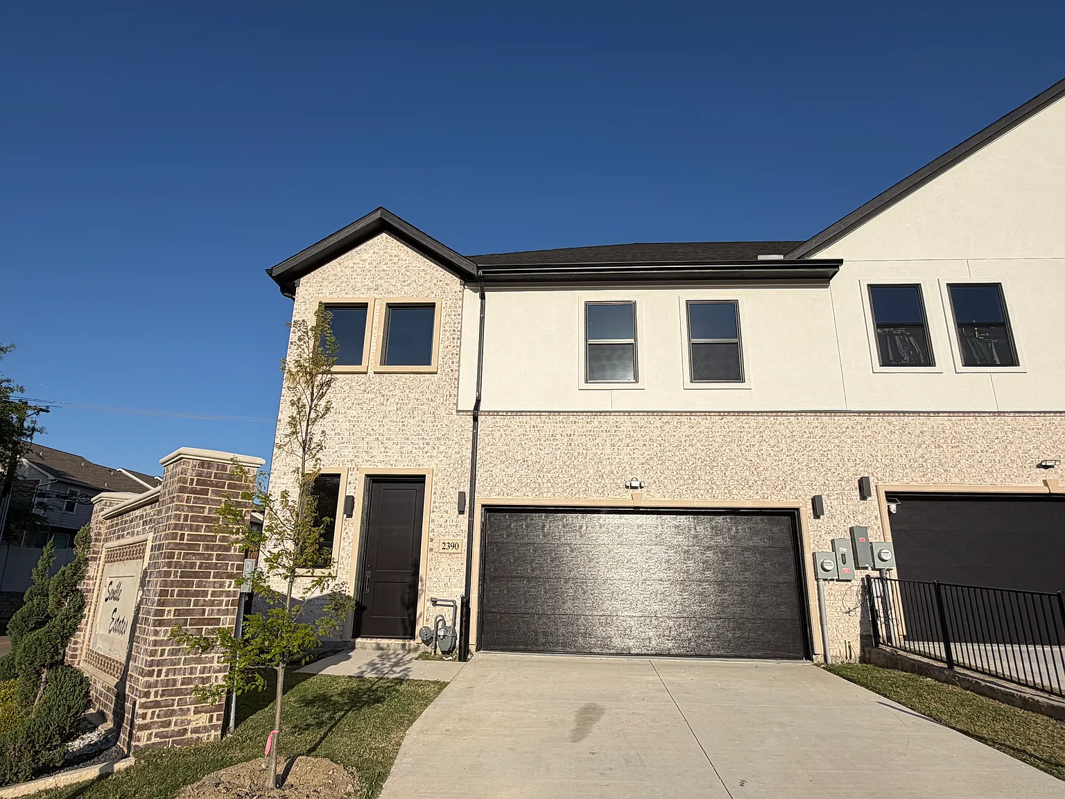 3 bed, 2.5 bath, 2103 sqft, $3,200 — Photo 1