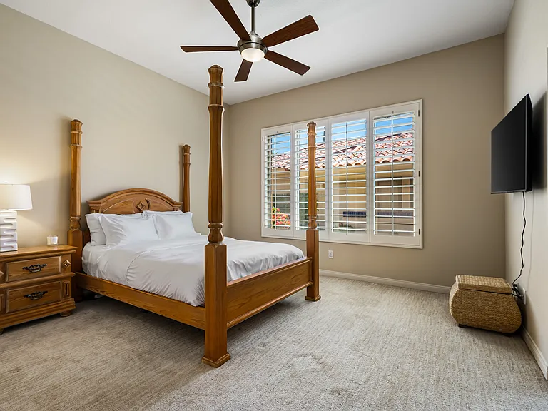 285 W Kavenish Dr — Photo 30