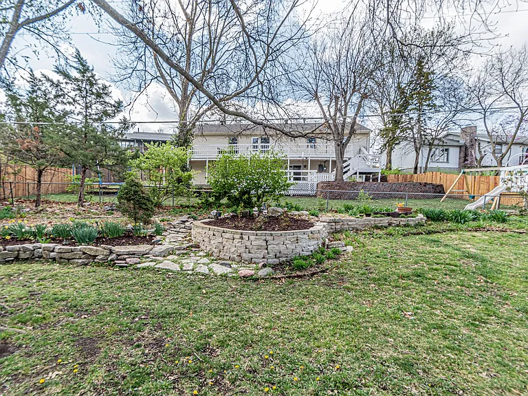 144 S Dartmouth Dr — Photo 42