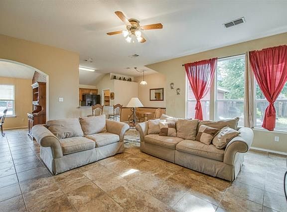 3rd image of 900 Red Oak Trl