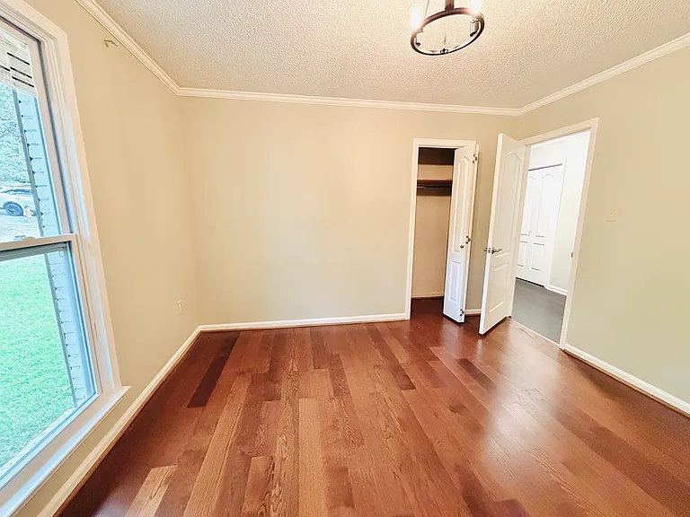 7905 Castleton Ln — Photo 22