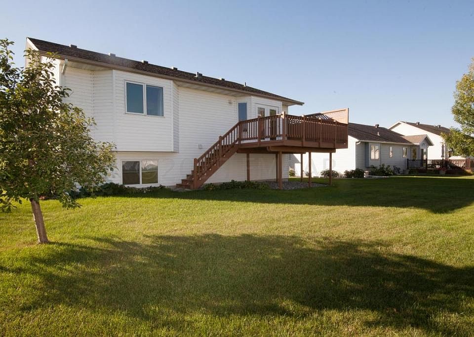 2nd image of 726 Wyndemere Dr
