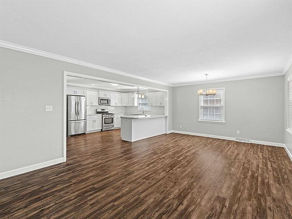 3rd image of 2817 Tanglewood Dr